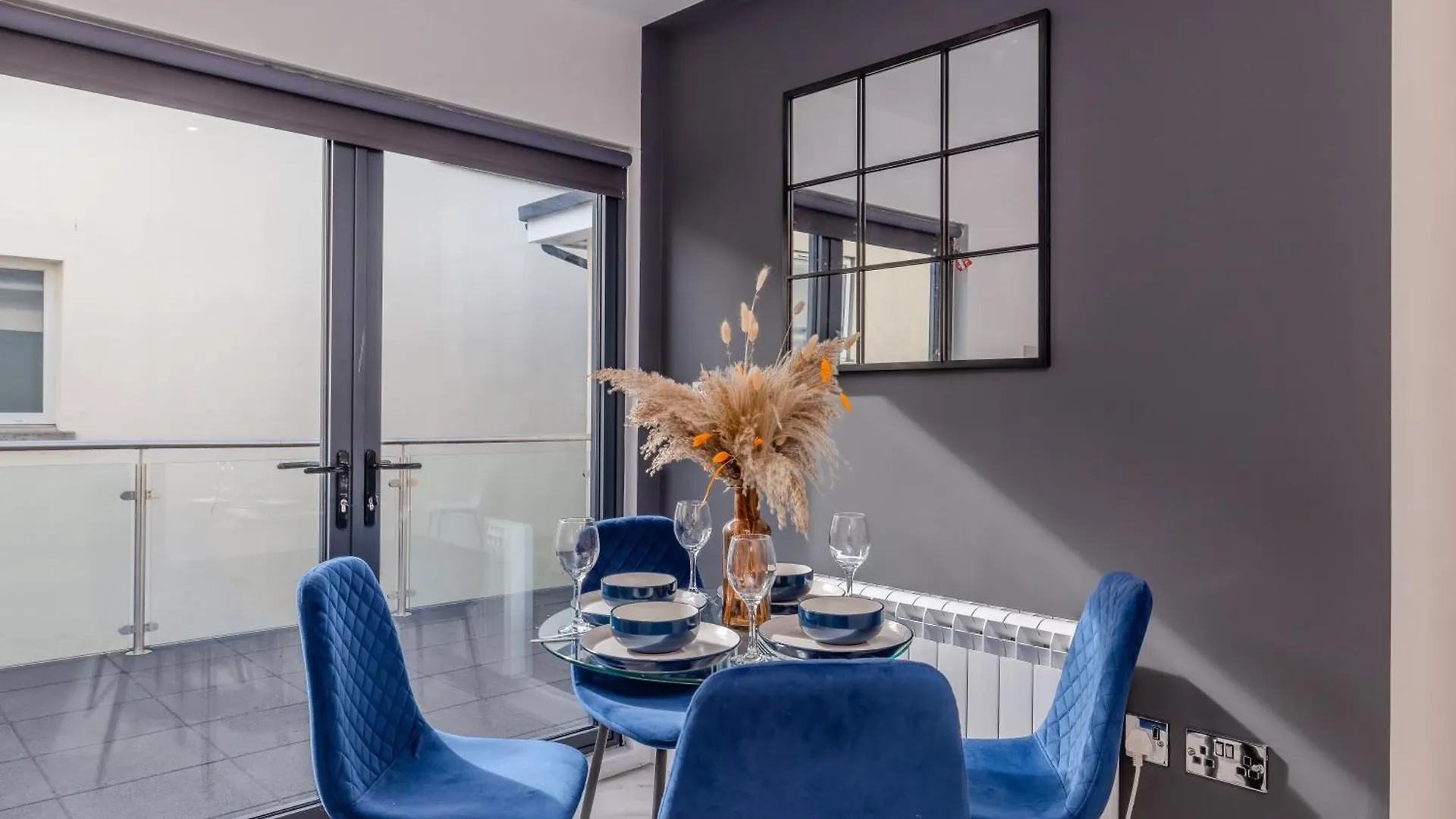 Seaside Escape L Steps From Brighton Beach L Balcony L 1Bd Reino Unido