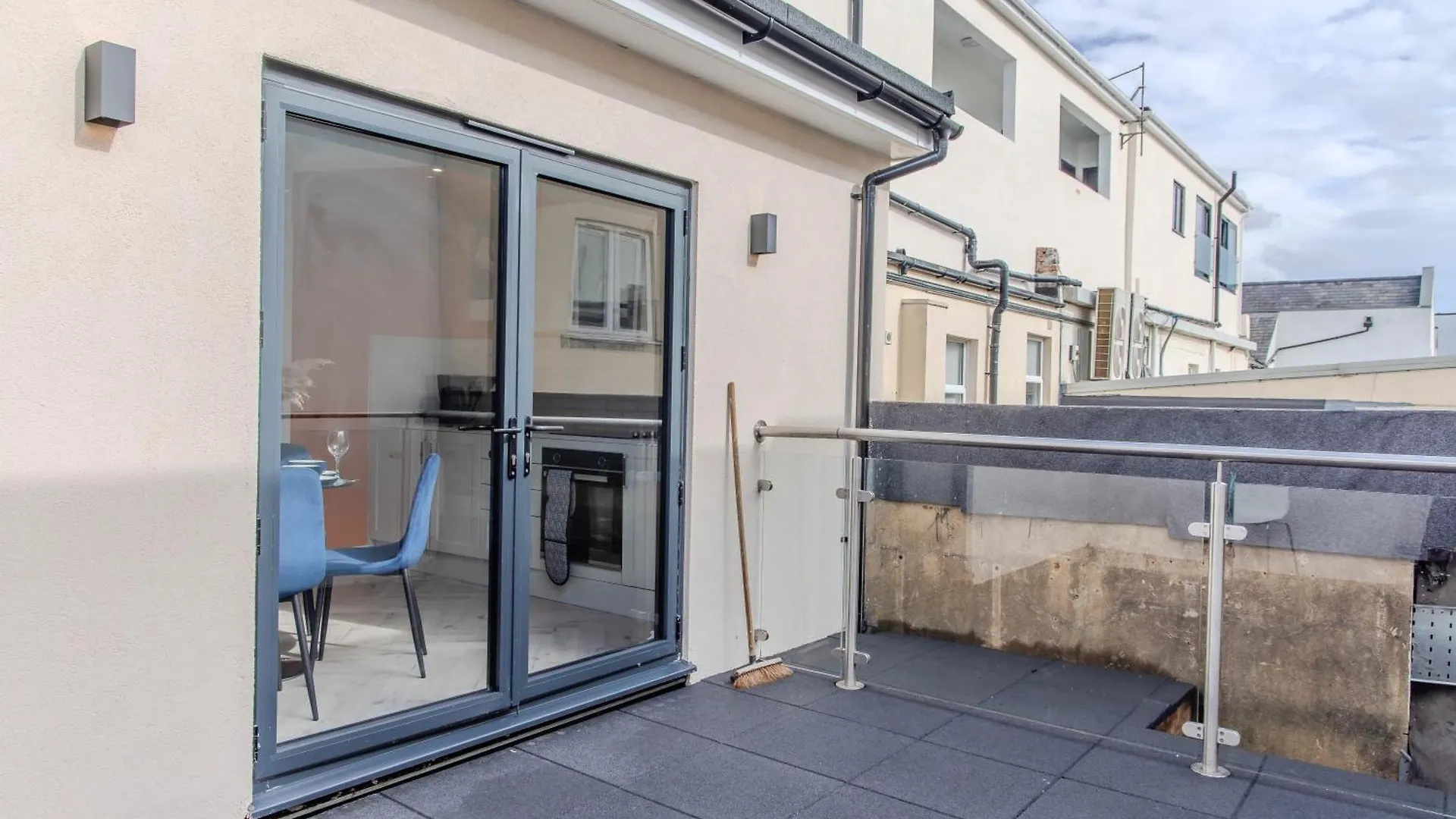 Apartamento Seaside Escape L Steps From Brighton Beach L Balcony L 1Bd Reino Unido