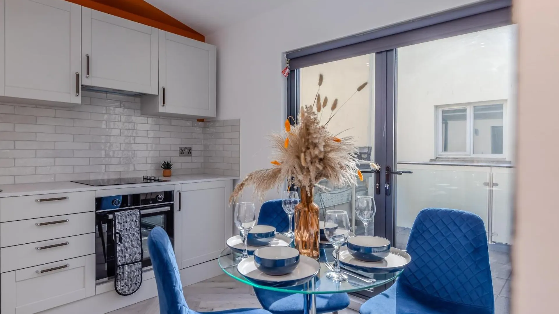 Seaside Escape L Steps From Brighton Beach L Balcony L 1Bd