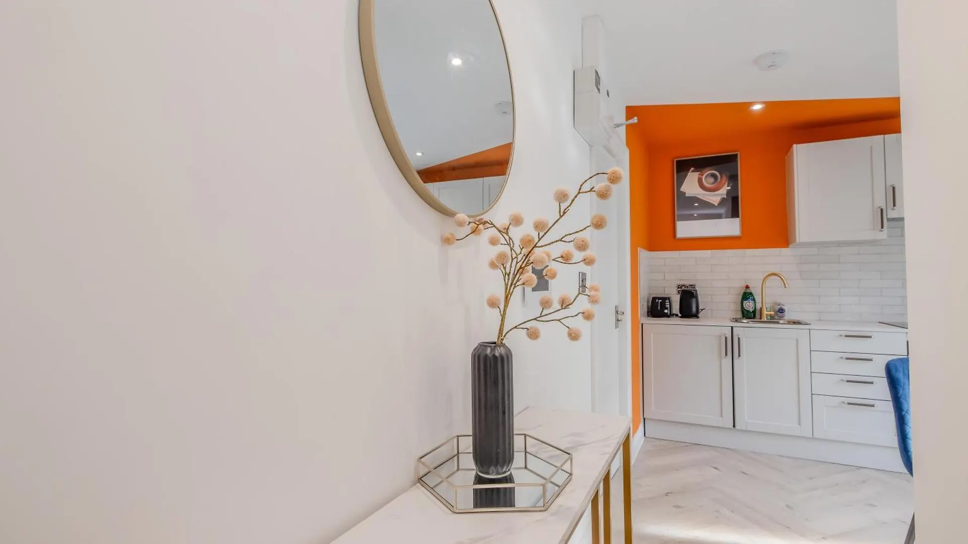 Apartamento Seaside Escape L Steps From Brighton Beach L Balcony L 1Bd Reino Unido